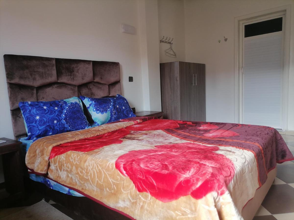 Zellaka Hotel & Cafe โคริบกา ภายนอก รูปภาพ