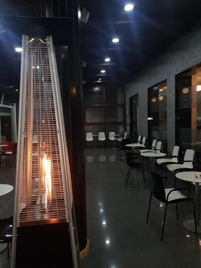 Zellaka Hotel & Cafe โคริบกา ภายนอก รูปภาพ