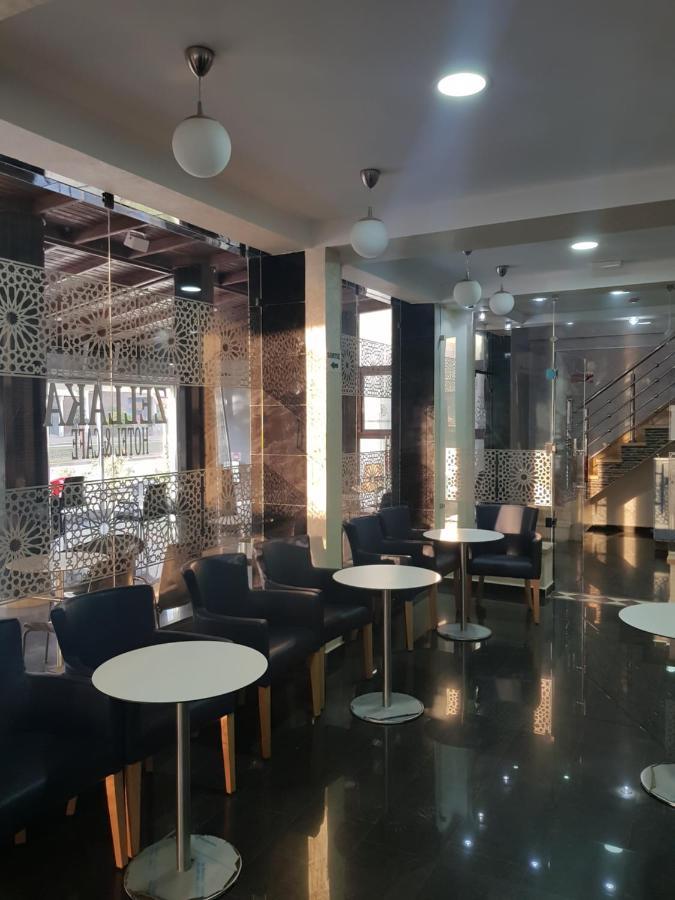 Zellaka Hotel & Cafe โคริบกา ภายนอก รูปภาพ